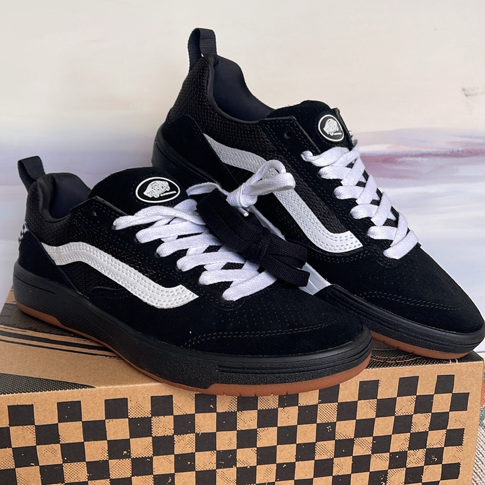 Vans WMNS Zahba
Black/White
VN0007QQBA2
Sneakers - Picture 4 of 16